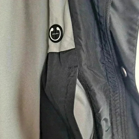 SVACUAM Lightweight Jacket Size Medium - Picture 6 of 9